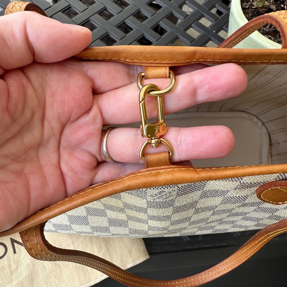Authenticated Louis Vuitton White and Blue Damier NEVERFULL PM TOTE - Picture 8 of 13